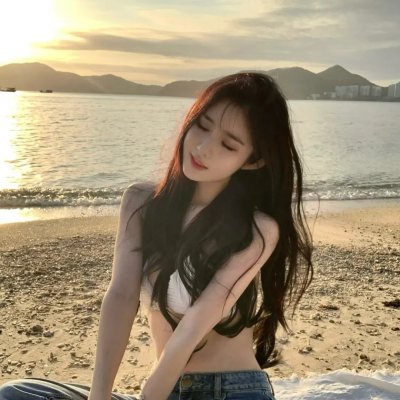 穿黄睡衣的女孩